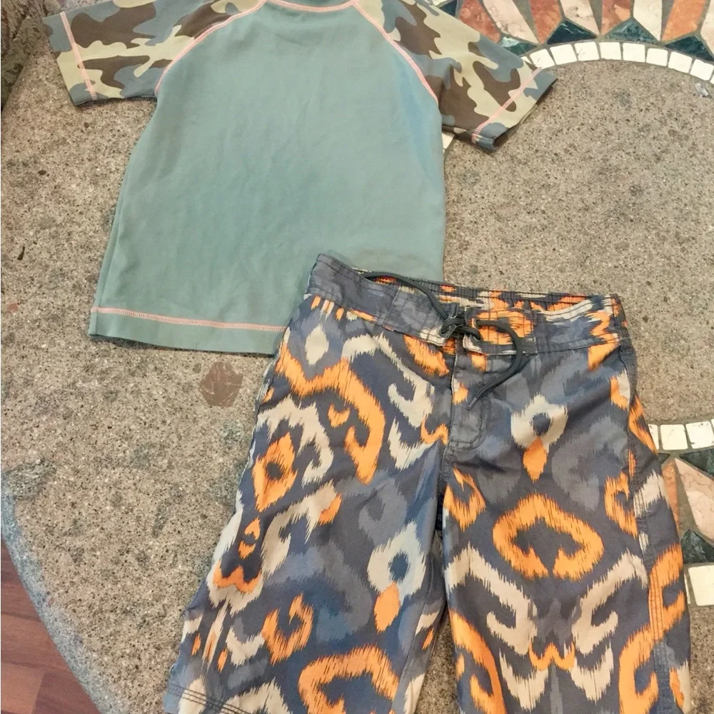 Boys Camo Swim Trunks & Rash Guard Swim Shirt sz 5